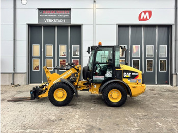 Ελαστιχοφόρος φορτωτής CATERPILLAR 906M