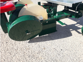 Καινούριο Πατατοφυτευτής GARMACH Transplanteur à Mini-Mottes 3 rangs: φωτογραφία 5