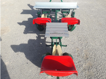 Καινούριο Πατατοφυτευτής GARMACH Transplanteur à Mini-Mottes 3 rangs: φωτογραφία 4