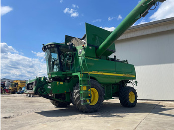 Θεριζοαλωνιστική μηχανή JOHN DEERE