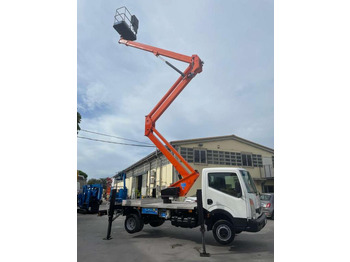 Φορτηγό με εναέρια πλατφόρμα