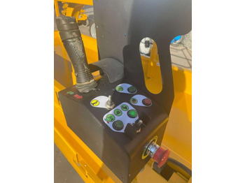 Ψαλιδωτό ανυψωτικό Haulotte COMPACT 8: φωτογραφία 4