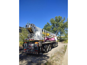 Φορτηγό με εναέρια πλατφόρμα