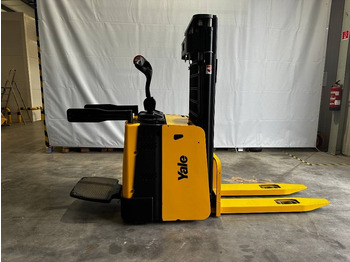 Μηχάνημα στοίβαξης YALE