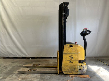 Μηχάνημα στοίβαξης YALE