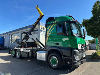 Φορτηγό φόρτωσης γάντζου MERCEDES-BENZ Arocs 2551