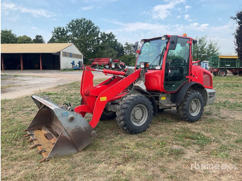 Ελαστιχοφόρος φορτωτής CASE