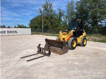 Ελαστιχοφόρος φορτωτής YANMAR