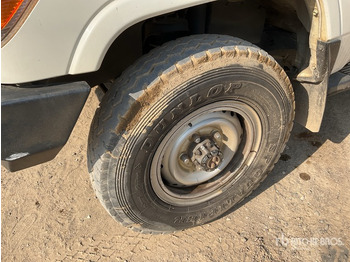 SUV 2016 Toyota Land Cruiser 76R 4x4 SUV: φωτογραφία 4 SUV 2016 Toyota Land Cruiser 76R 4x4 SUV: φωτογραφία 4