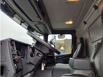 Interior photo 1: Φορτηγό βυτιοφόρο SCANIA P400 Interior photo 1: Φορτηγό βυτιοφόρο SCANIA P400