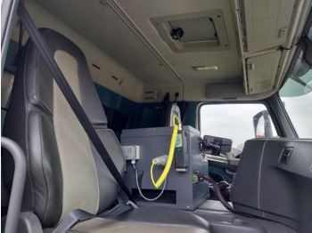 Φορτηγό βυτιοφόρο VOLVO FM: φωτογραφία 4