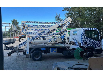 Φορτηγό με εναέρια πλατφόρμα