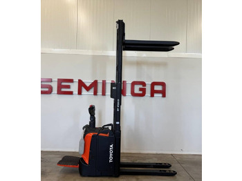Μηχάνημα στοίβαξης TOYOTA