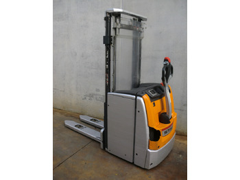 Μηχάνημα στοίβαξης STILL