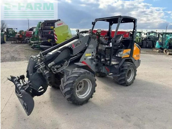 Ελαστιχοφόρος φορτωτής GIANT