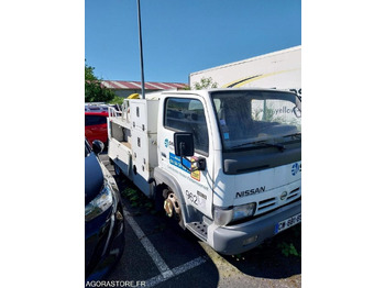 Όχημα εκκένωσης βόθρων NISSAN