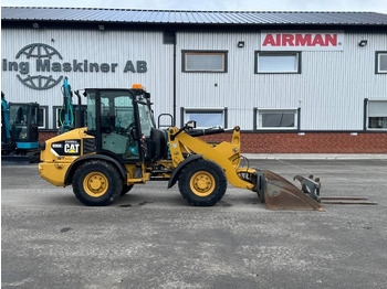 Ελαστιχοφόρος φορτωτής CATERPILLAR 906H