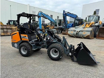 Ελαστιχοφόρος φορτωτής GIANT