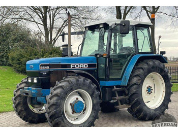 Τρακτέρ Ford 8240: φωτογραφία 1