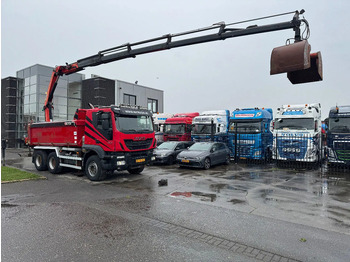 Φορτηγό με γερανό IVECO Trakker