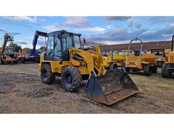 Ελαστιχοφόρος φορτωτής AHLMANN