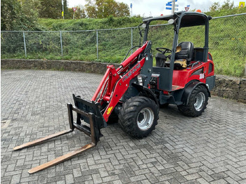 Ελαστιχοφόρος φορτωτής MUSTANG