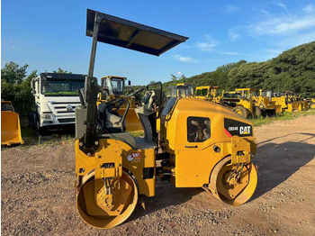 Οδοστρωτήρας CATERPILLAR CB24B: φωτογραφία 4