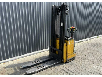 Μηχάνημα στοίβαξης STILL