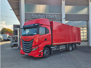 Φορτηγό για τη μεταφορά ποτών IVECO