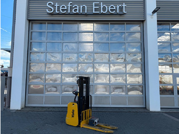 Μηχάνημα στοίβαξης YALE