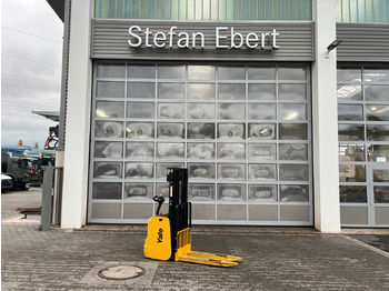 Μηχάνημα στοίβαξης YALE