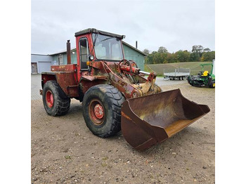 Ελαστιχοφόρος φορτωτής HANOMAG