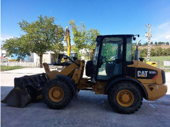 Ελαστιχοφόρος φορτωτής CATERPILLAR 906H