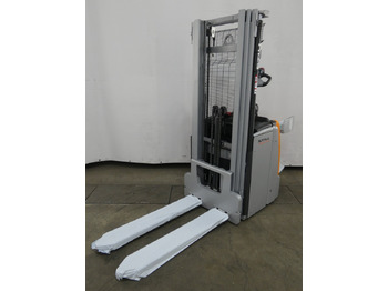 Μηχάνημα στοίβαξης STILL