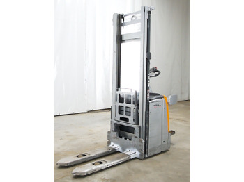 Μηχάνημα στοίβαξης STILL