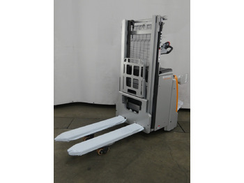 Μηχάνημα στοίβαξης STILL