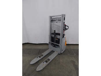 Μηχάνημα στοίβαξης STILL