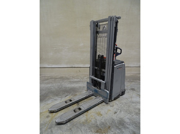 Μηχάνημα στοίβαξης STILL