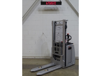 Μηχάνημα στοίβαξης STILL