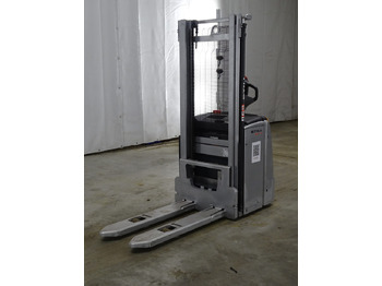 Μηχάνημα στοίβαξης STILL