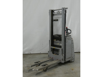 Μηχάνημα στοίβαξης STILL