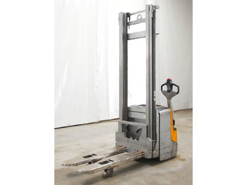 Μηχάνημα στοίβαξης STILL