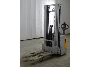 Μηχάνημα στοίβαξης STILL