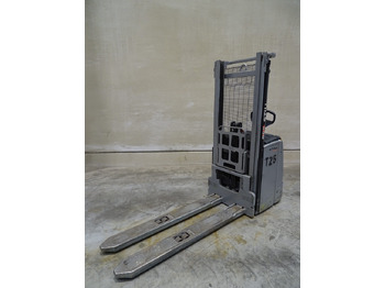 Μηχάνημα στοίβαξης STILL