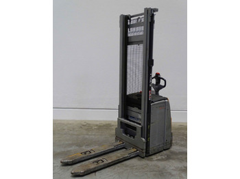 Μηχάνημα στοίβαξης STILL