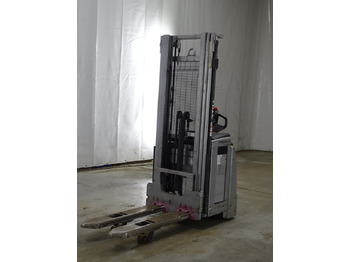 Μηχάνημα στοίβαξης STILL