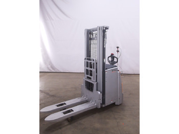 Μηχάνημα στοίβαξης STILL