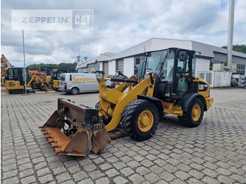 Ελαστιχοφόρος φορτωτής CATERPILLAR 906M