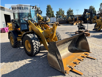 Ελαστιχοφόρος φορτωτής CATERPILLAR 908