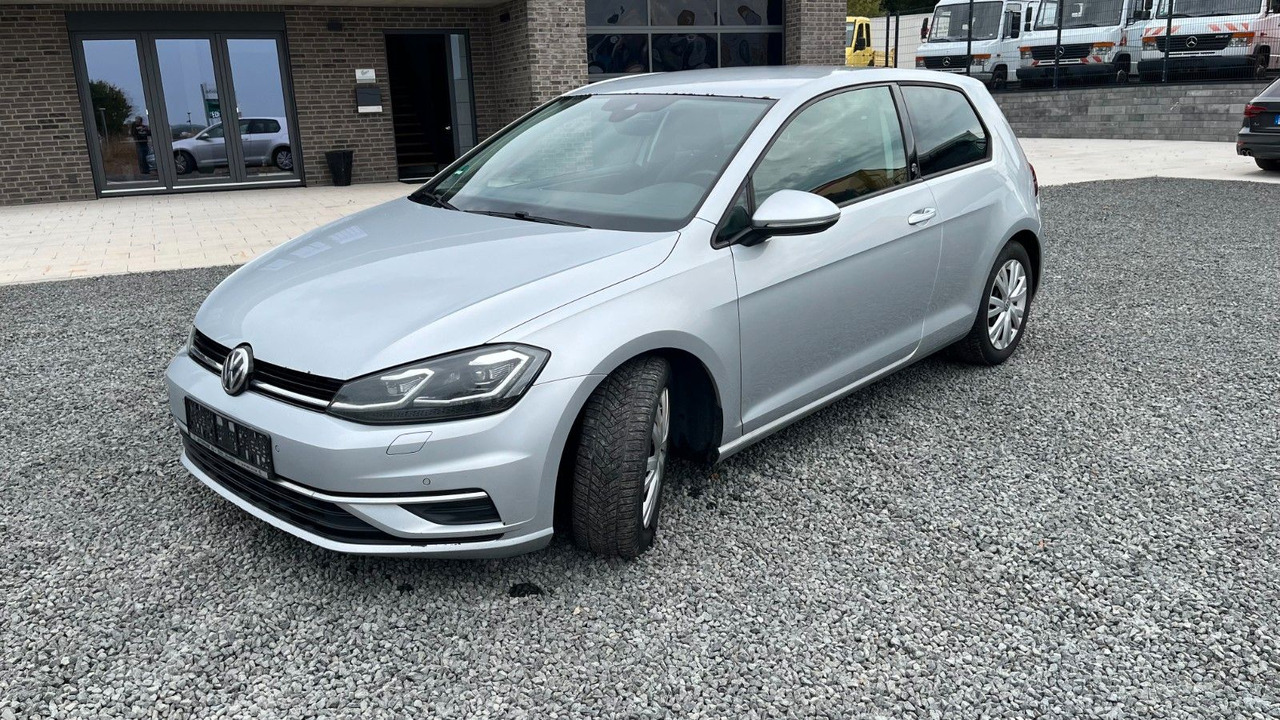 Volkswagen Golf VII Lim. Sound Start-Stopp - Αυτοκίνητο: φωτογραφία 2 Volkswagen Golf VII Lim. Sound Start-Stopp - Αυτοκίνητο: φωτογραφία 2